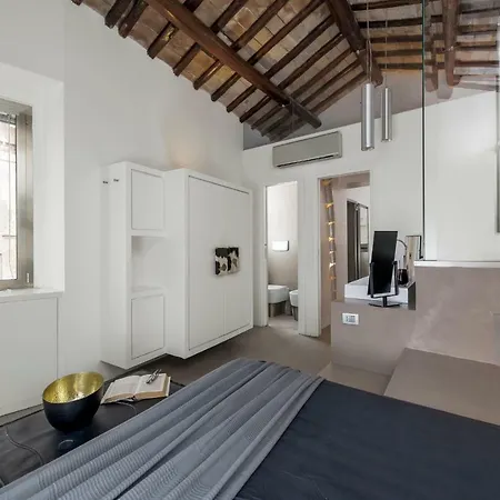 Two Bedrooms With Solarium With View On San Peter Church And Sant'angelo Castle Apartment *